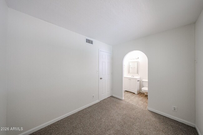 Building Photo - 3119 W Country Gables Dr