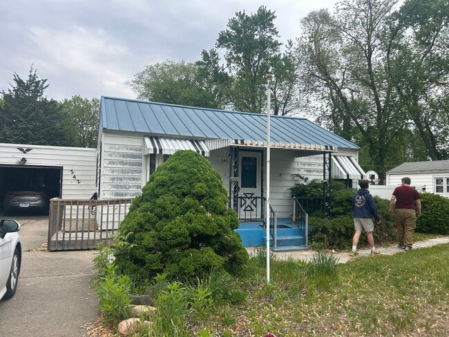 Building Photo - 242 Winona Dr