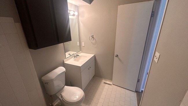 Building Photo - Wonderful 1-bedroom, 1.5-bath loft style condo!