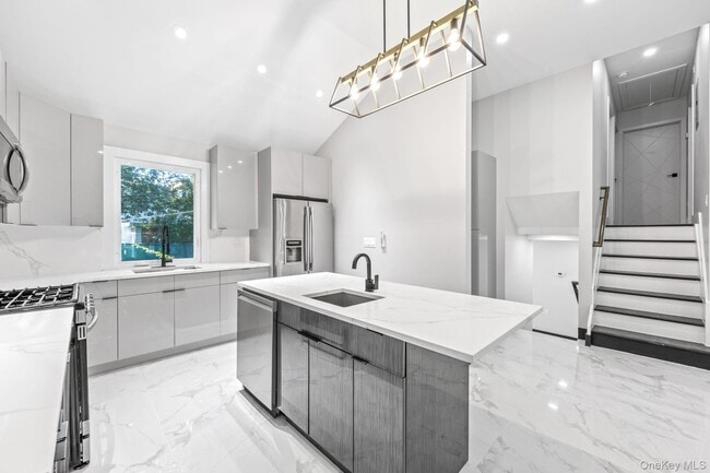 Building Photo - 86-14 Francis Lewis Blvd