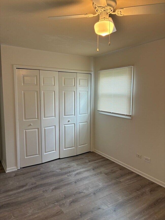 Building Photo - Spacious Updated 4 Bed 2 Bath with Garage Parking