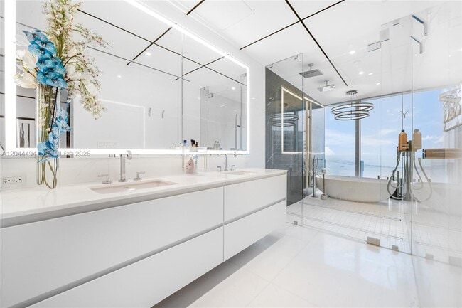 Building Photo - 300 Biscayne Blvd Way
