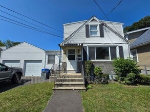 Building Photo - 40 Frost Pl