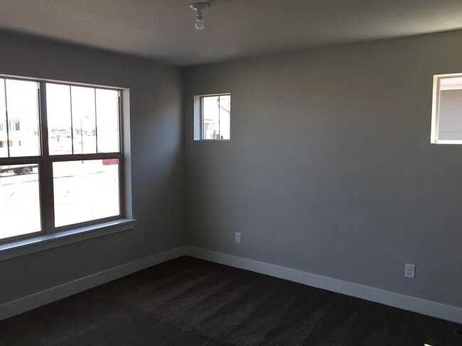 Building Photo - 5162 Yosemite Way