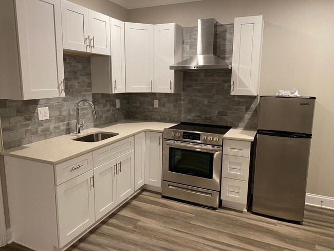 Building Photo - 1240 Biltmore Dr NE