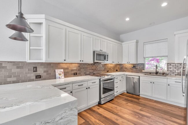 Building Photo - 7531 Edinburgh Way