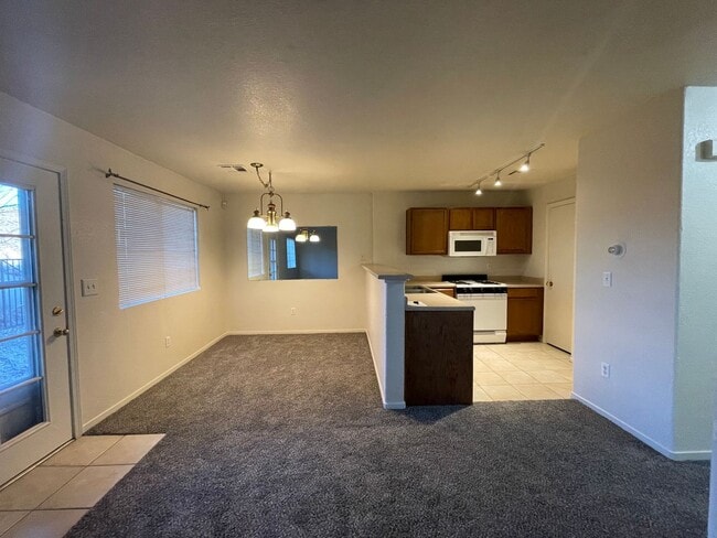 Building Photo - Great Sparks Townhouse!