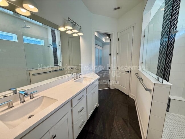 Building Photo - 119 Martha Ct.