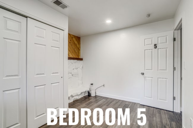 Building Photo - 2860 S Golden Way