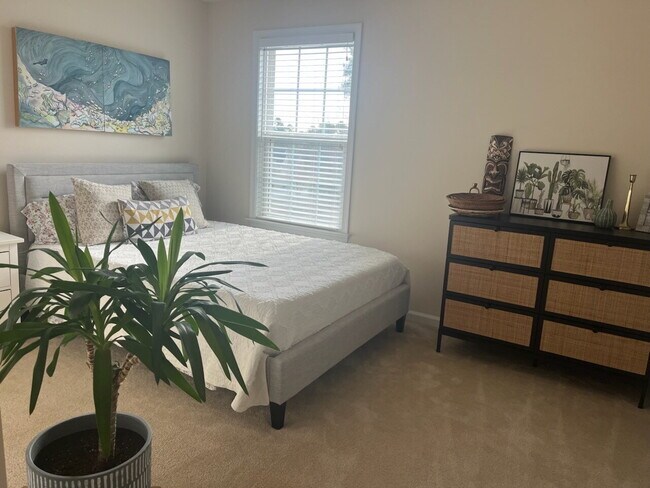Building Photo - Beautiful 4 Bedroom Home in Spring Creek – Available June 1 – $2,995/mo