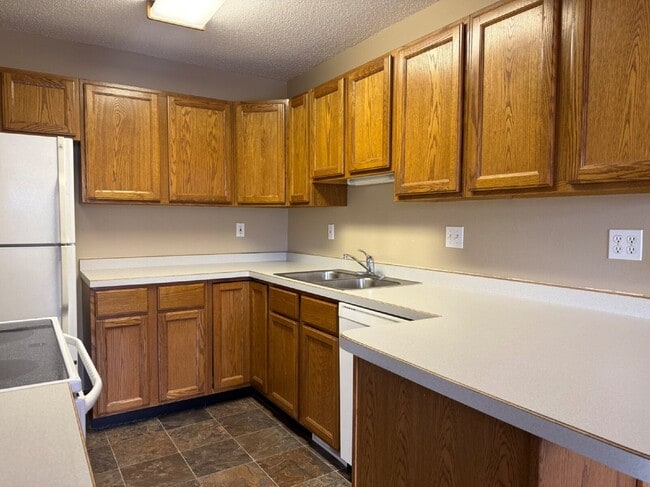 Building Photo - 2733-33 1/2 33 1/2 Ave S