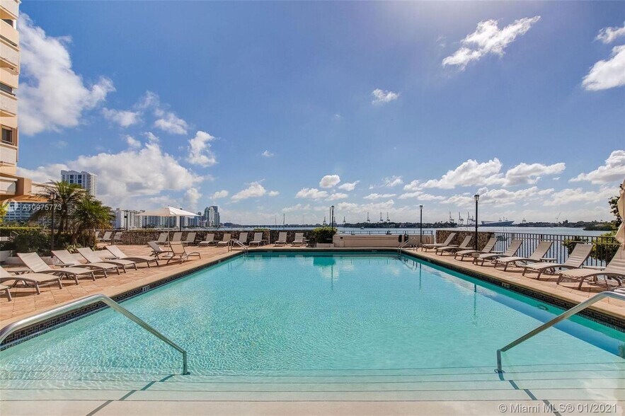 Building Photo - 11 Island Ave