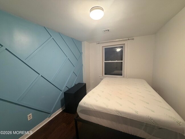 Building Photo - 210-212 W Morgan Ave