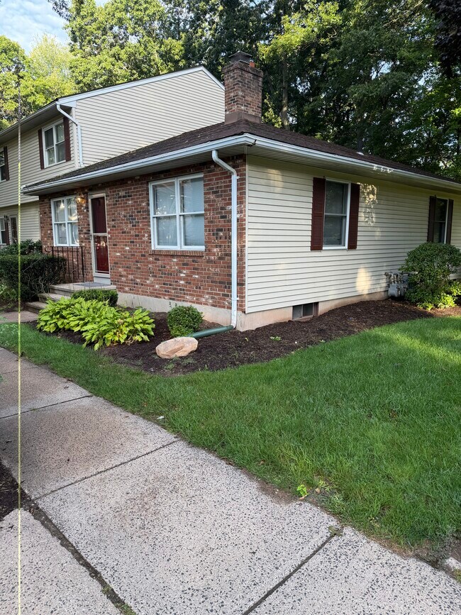 Building Photo - 2 Windwood Dr