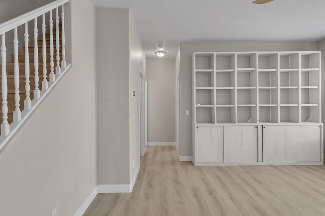Building Photo - 1568 Lamplight Village Ln