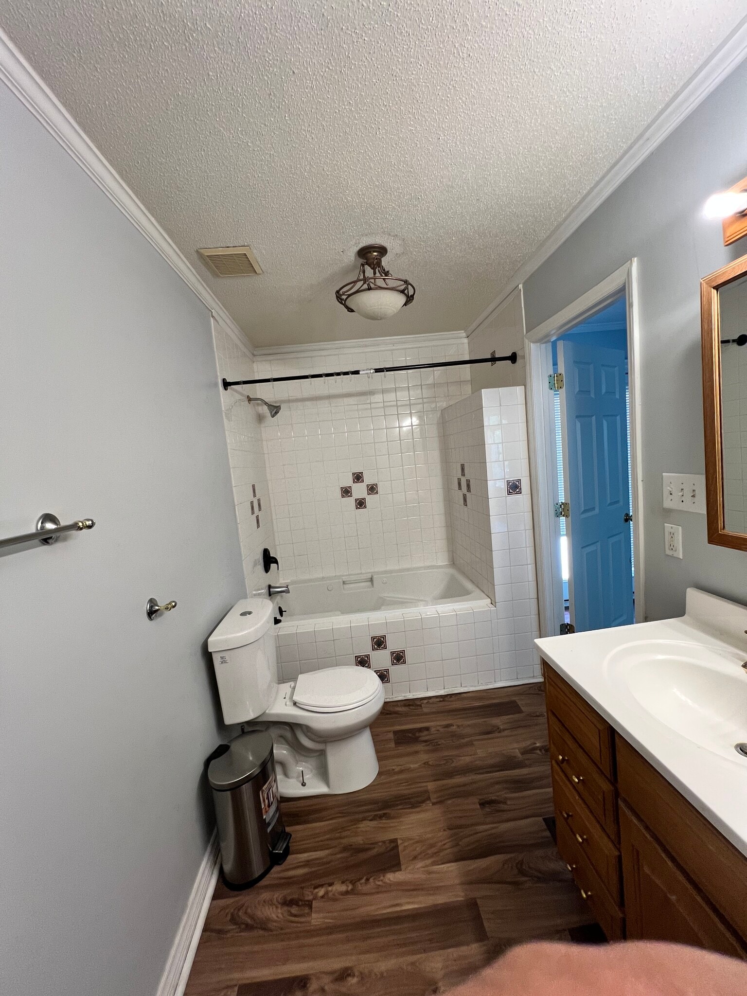 Jet bathtub - 1240 Shady Oak Trl