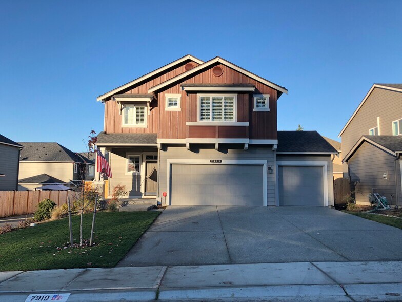 3 Car Garage with Storage - 7919 165th St Ct E
