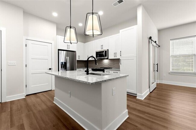 Building Photo - 2648 Sandy Plains Rd
