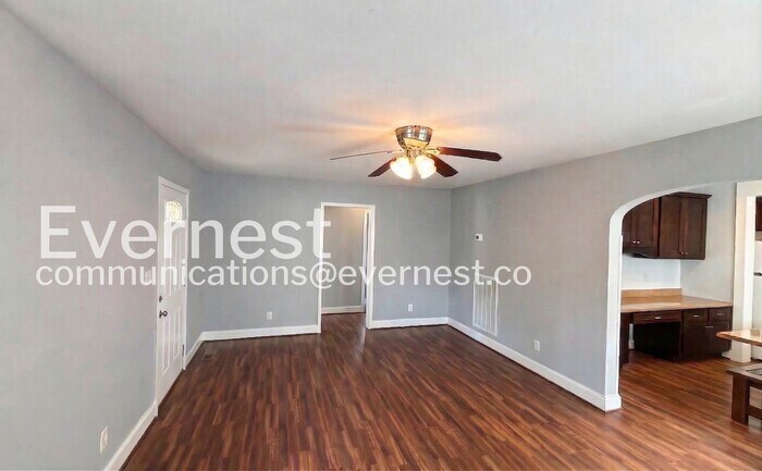 Building Photo - 1300 S Lyerly St