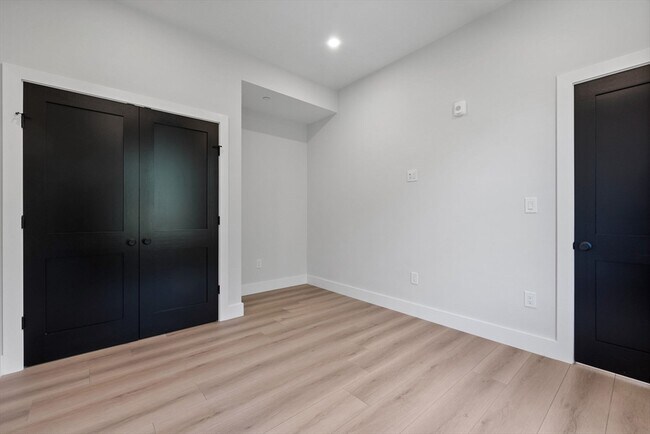 Building Photo - 198 Albion St