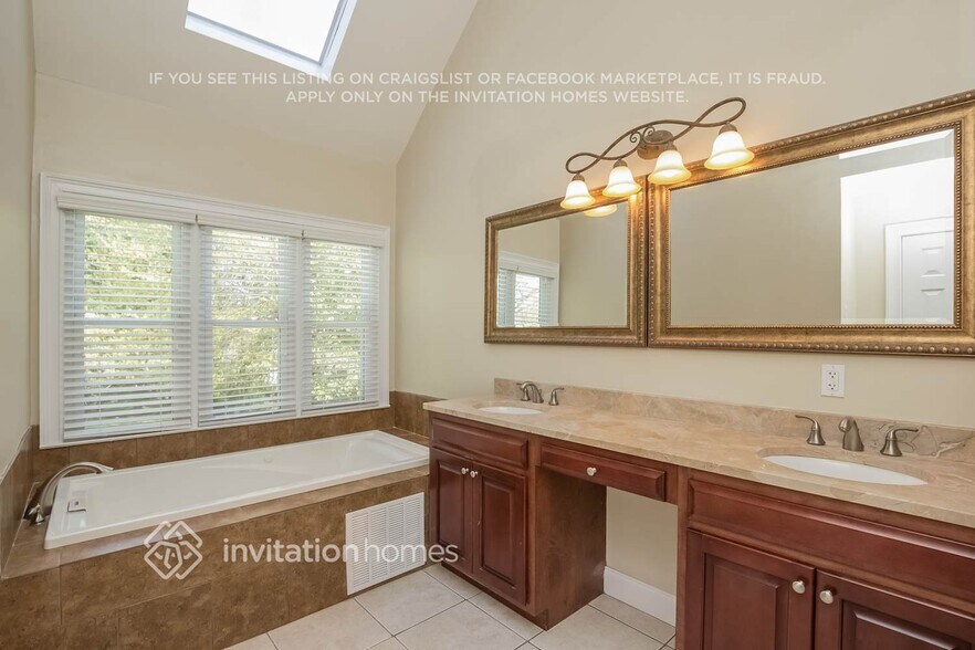 Building Photo - 435 Clubfield Dr