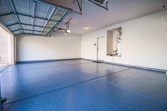 Building Photo - IMMACULATE 5 BEDROOM HOME!