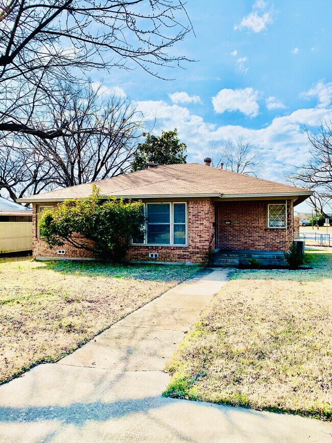 Building Photo - 226 Tolbert Ave