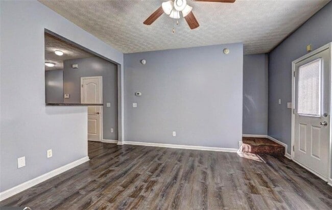 Building Photo - 6316 Ellenwood Dr