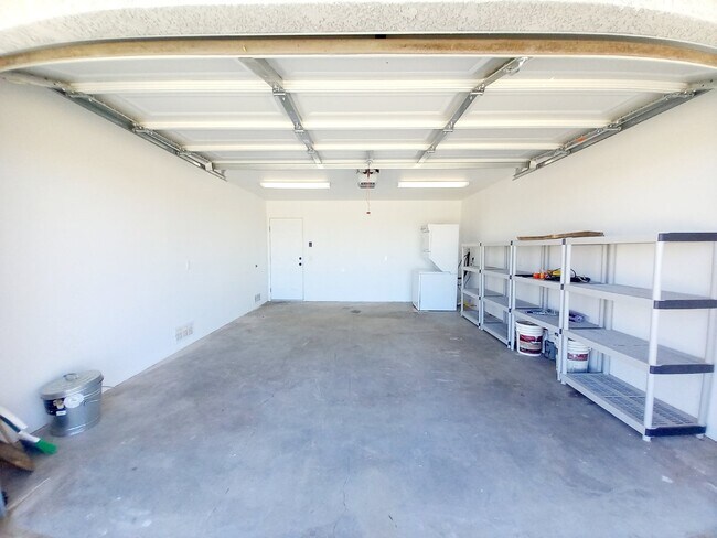 Building Photo - Fantastic Rental Opportunity in South Joshua Tree!