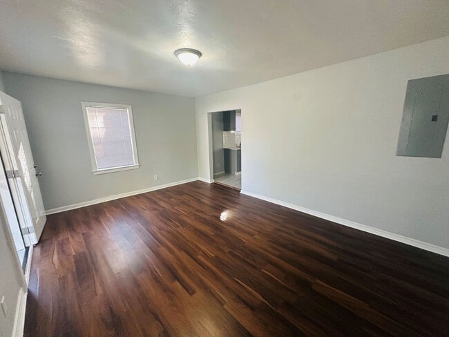 Building Photo - **Move in ready 3/1 Single Family home 32254