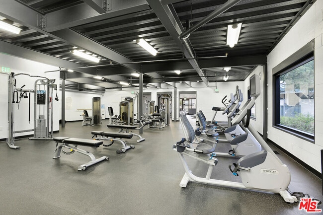 Building Photo - 2340 Century Hill