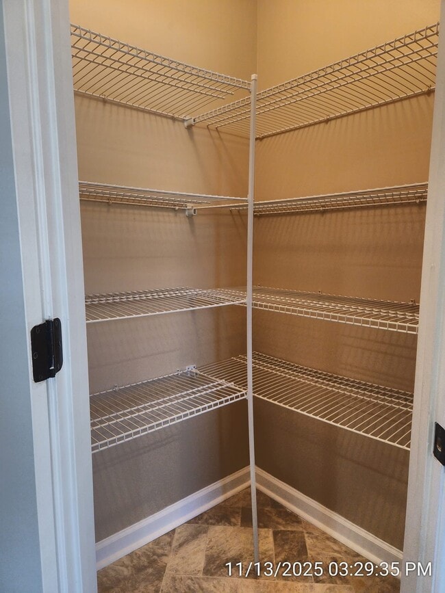 Building Photo - 641 Red Oak Ln