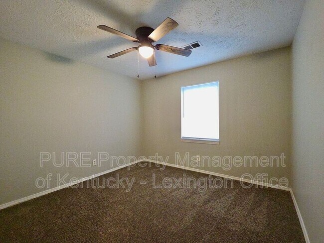 Building Photo - 348 Redding Rd