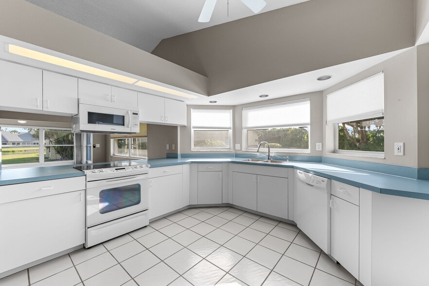 Building Photo - 2201 McGregor Park Cir