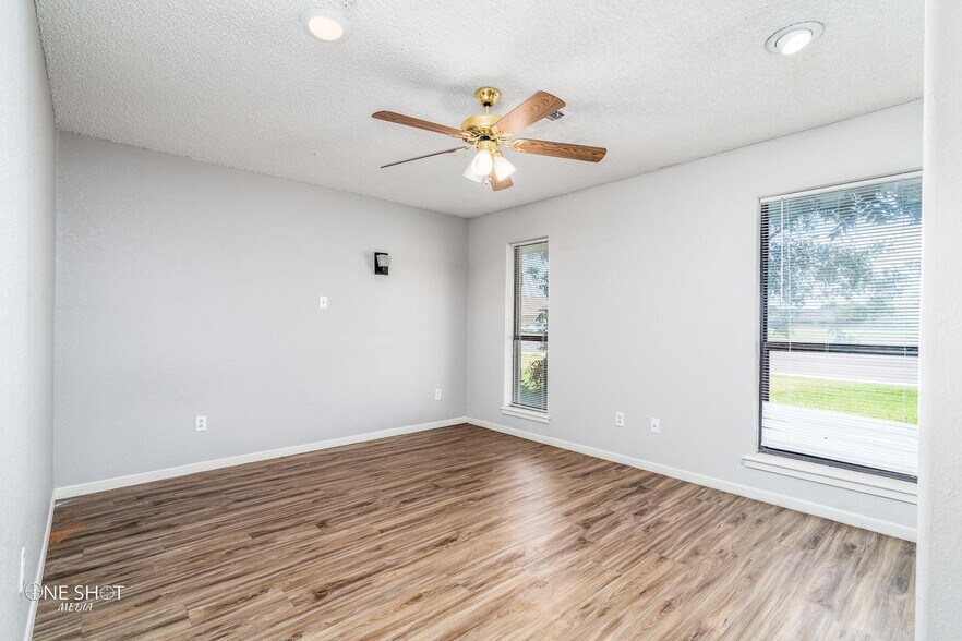 Building Photo - 951 Kenwood Dr