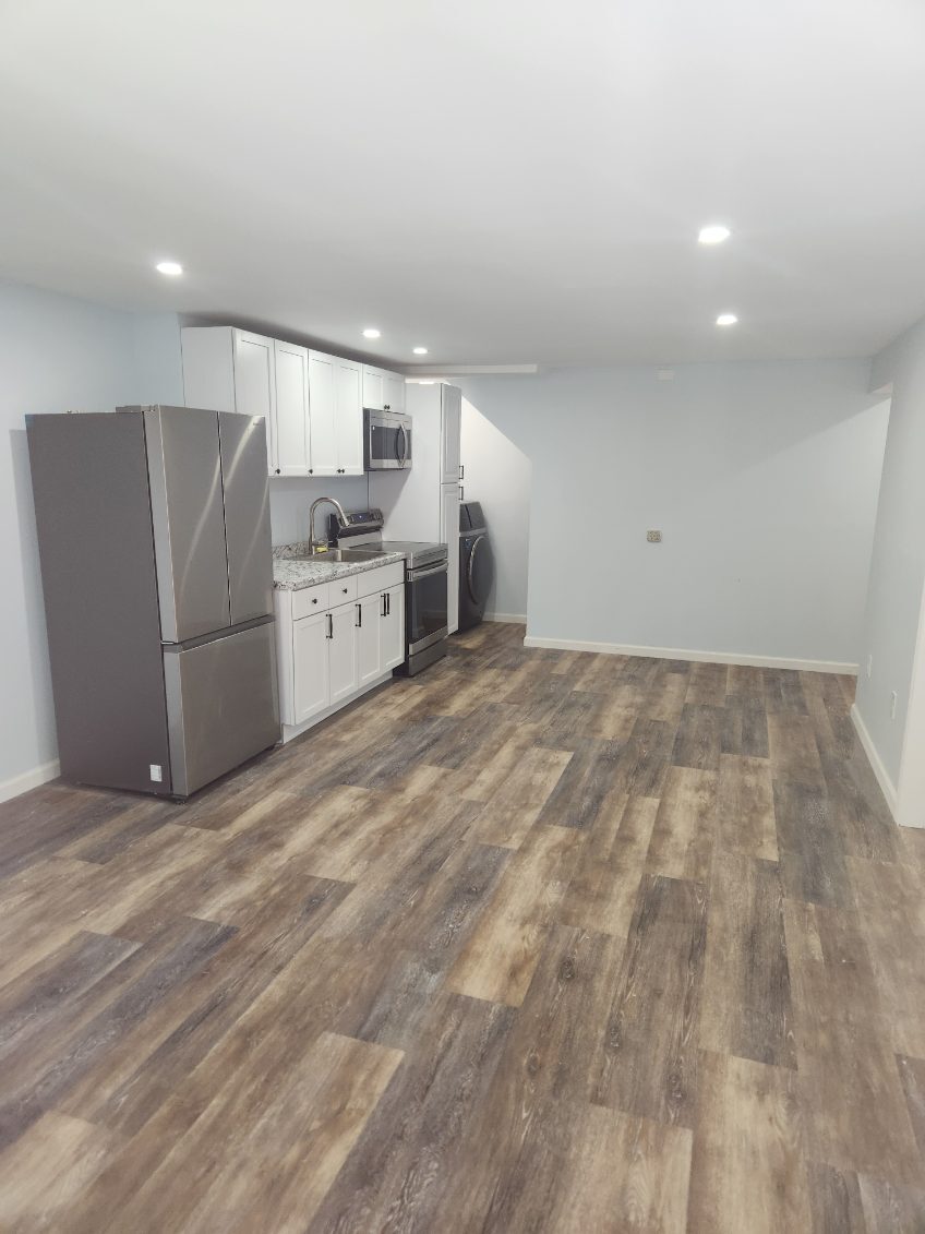 Building Photo - 2119 Oaklyn Dr