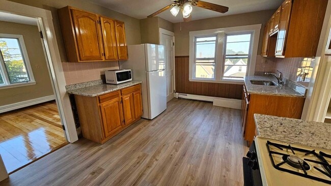 Building Photo - 9 Sanger St