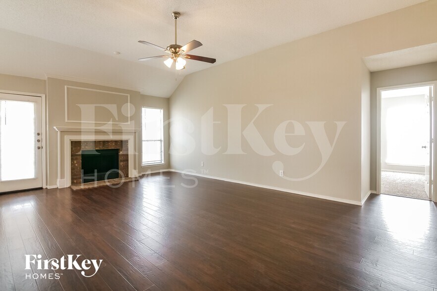 Building Photo - 903 Hillwood Ct