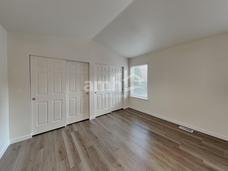 Building Photo - 11620 34th St NE