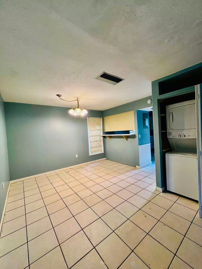 Building Photo - Nice 2bed and 1.5 bath townhouse near USF