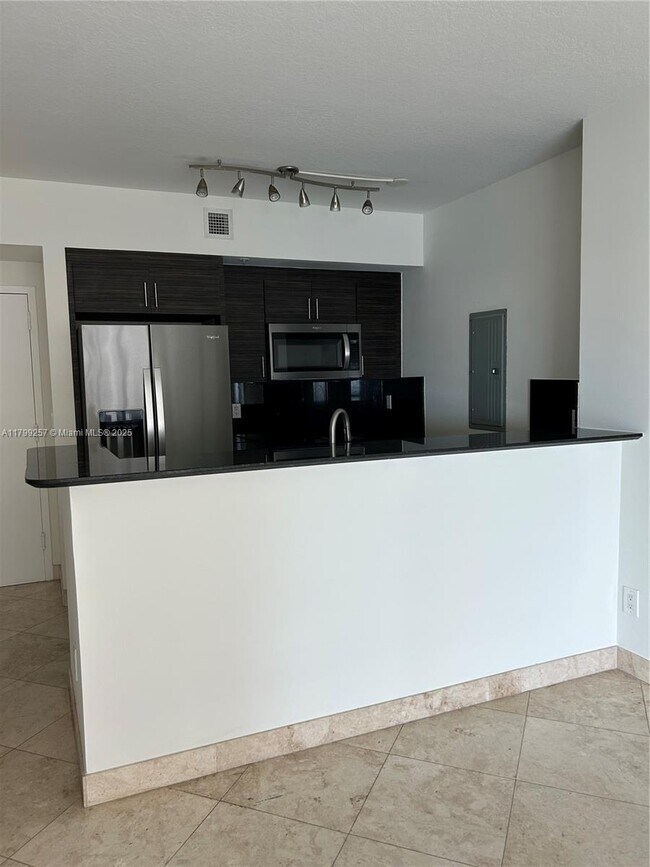 Building Photo - 335 S Biscayne Blvd