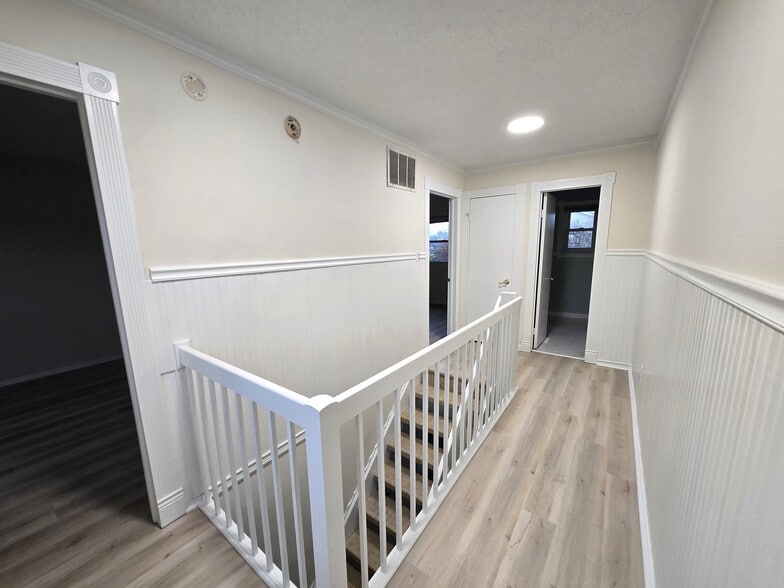 Building Photo - 3912 Riverside Cir