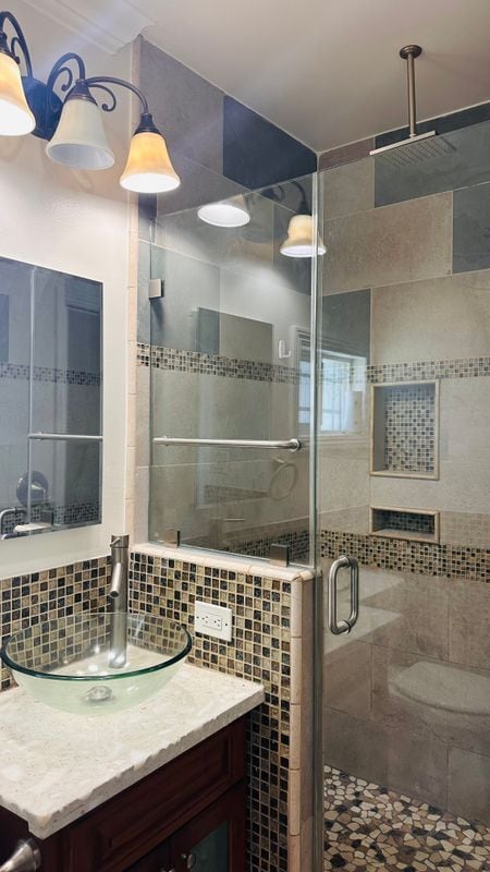 Building Photo - 1255 E 88th Pl