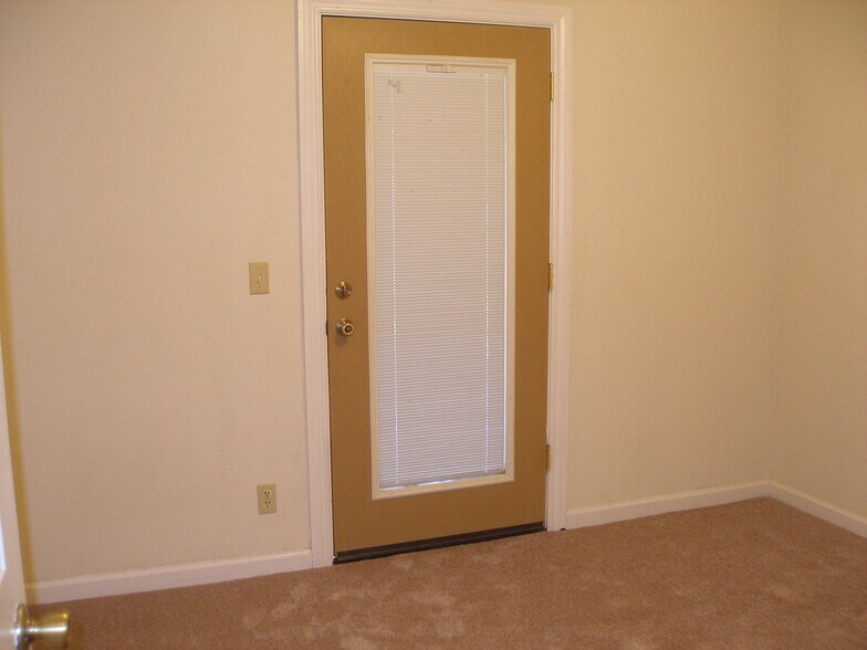 Building Photo - 3945 Travona St