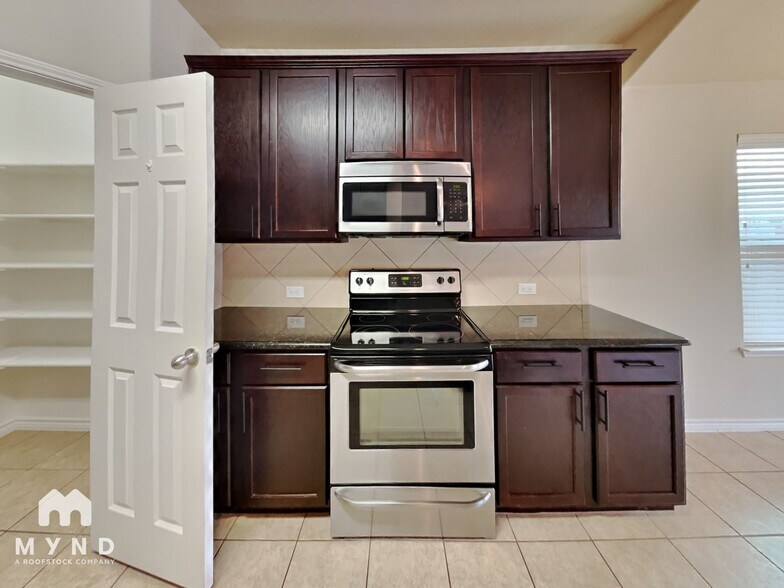 Building Photo - 1417 Castle Creek Dr