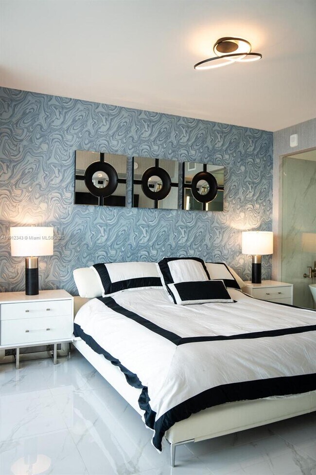 Building Photo - 700 NE 24th St