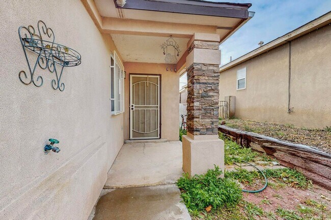 Building Photo - NORTH WEST 3/BD 2/BA 2/CG House