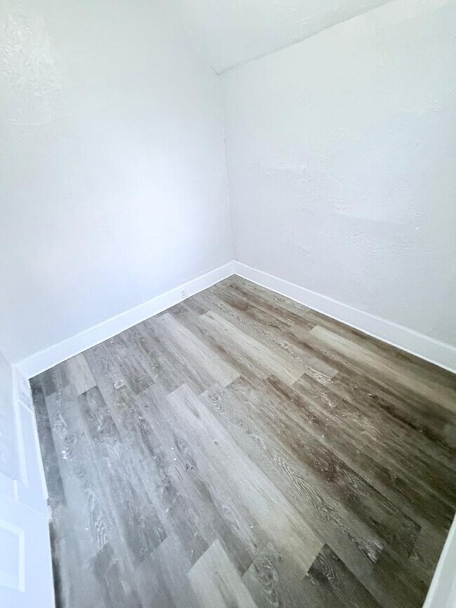 Building Photo - 3119 W 68th St