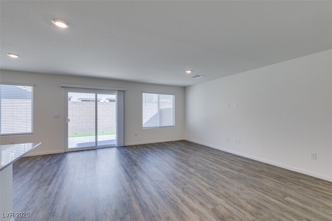 Building Photo - 2646 Snapdragon Fls Ave