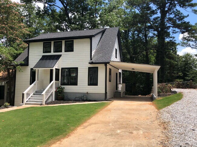 Building Photo - Stunning Renovation in Historic West End – 3 Bed / 2 Bath